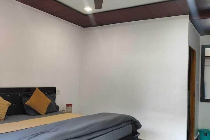 Room 12 of 31