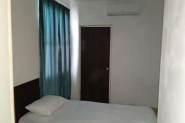 Room 2 of 8
