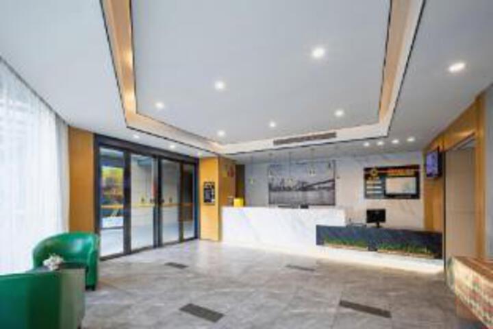 Super 8 Hotel (Feixi Taohuatan Park Branch)