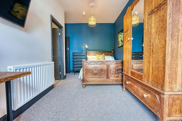 Room 2 of 19