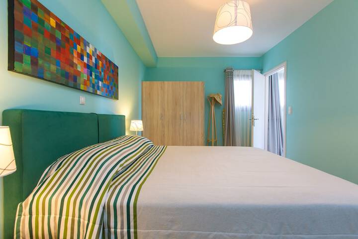 Room 4 of 73