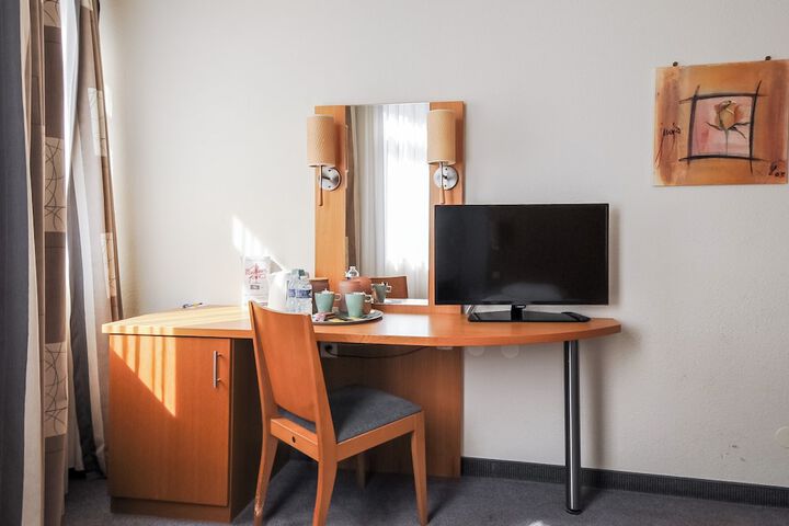 Room 99 of 127