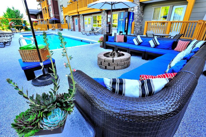 Hotel Pool