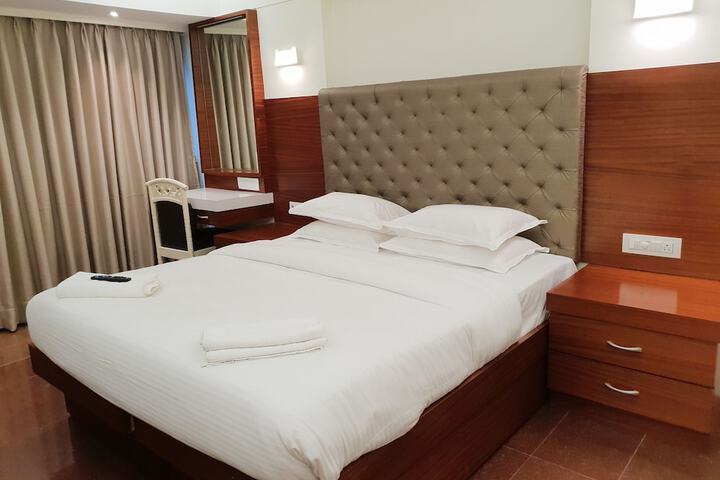 Room 28 of 97