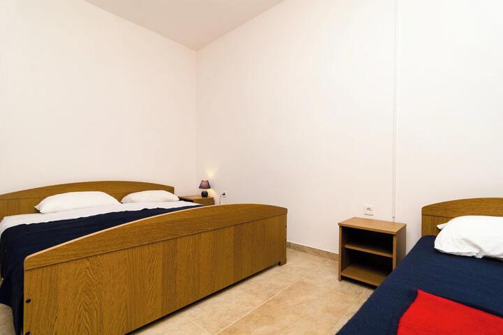 Room 34 of 42