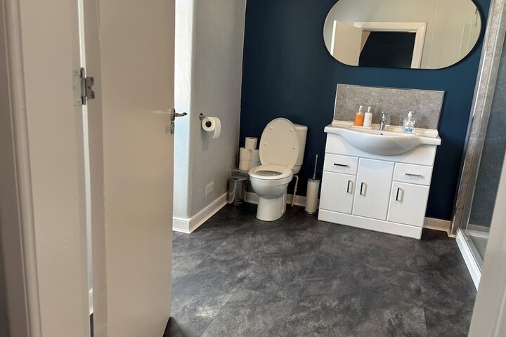 Room 8 of 18
