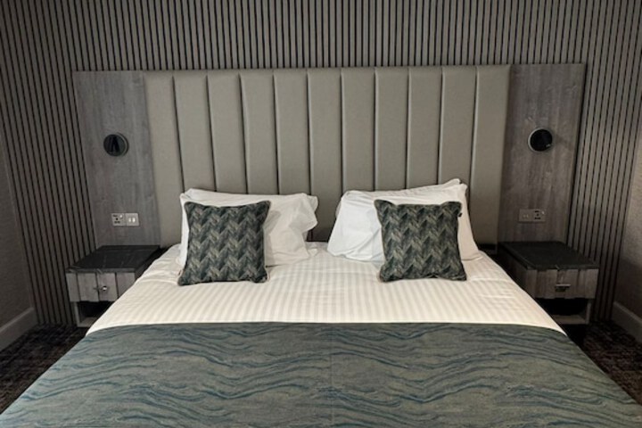 Room 8 of 32