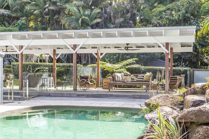 Pool 10 of 14