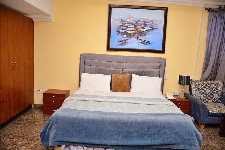 Room 12 of 94