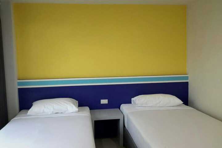 Room 17 of 37