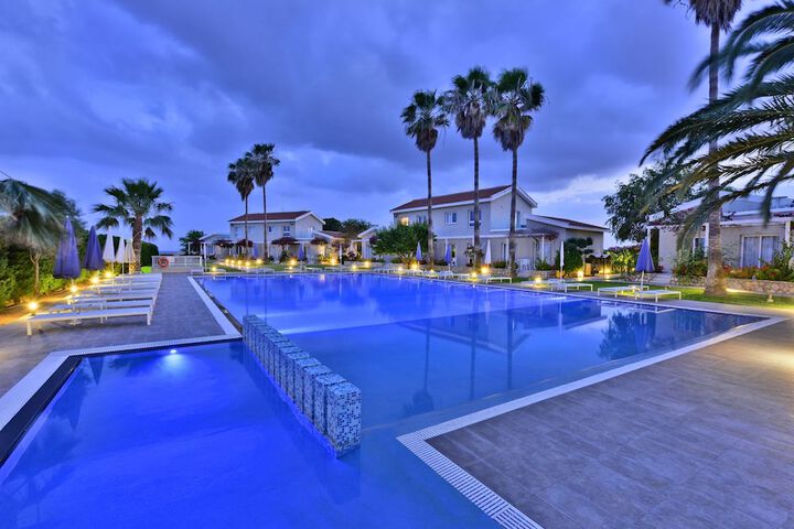 Hotel Pool
