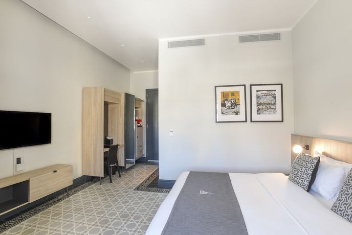 Room 21 of 77