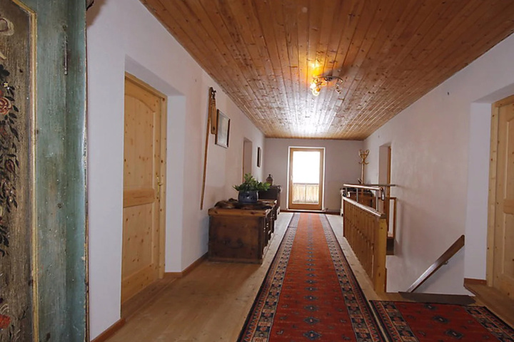 Room 8 of 15