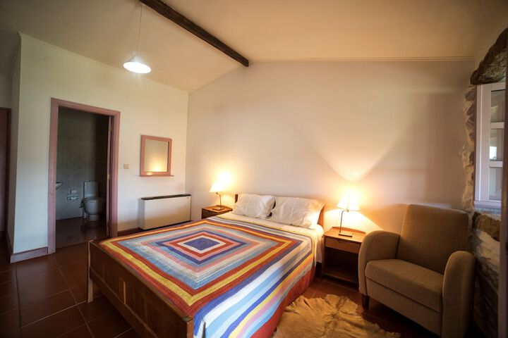 Room 10 of 32