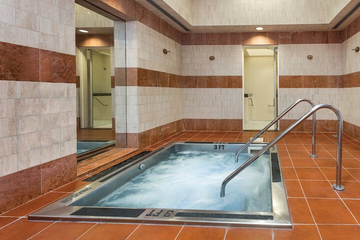 Indoor spa tub