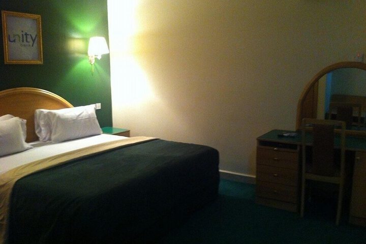 Room 4 of 11