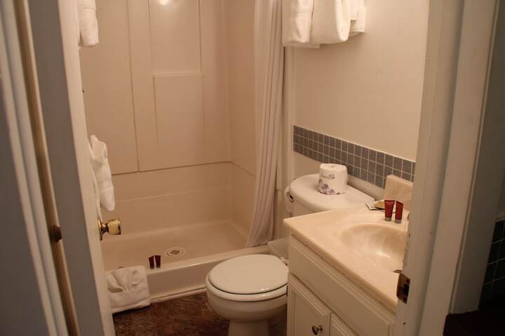 Room 131 of 175