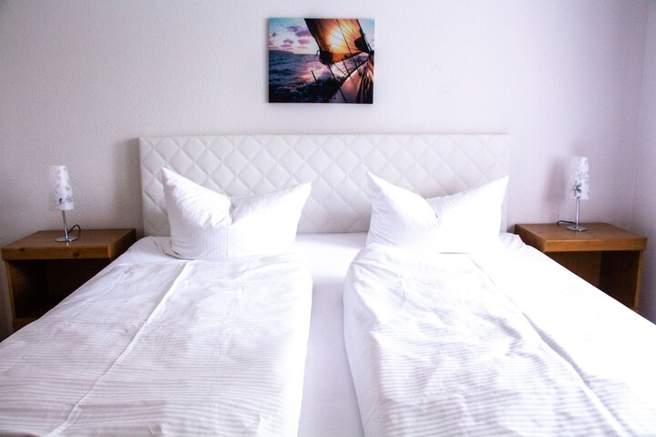 Room 10 of 86