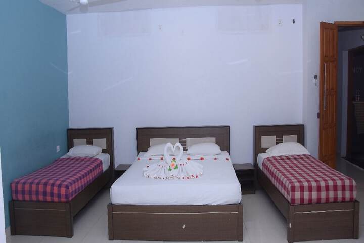 Room 4 of 16