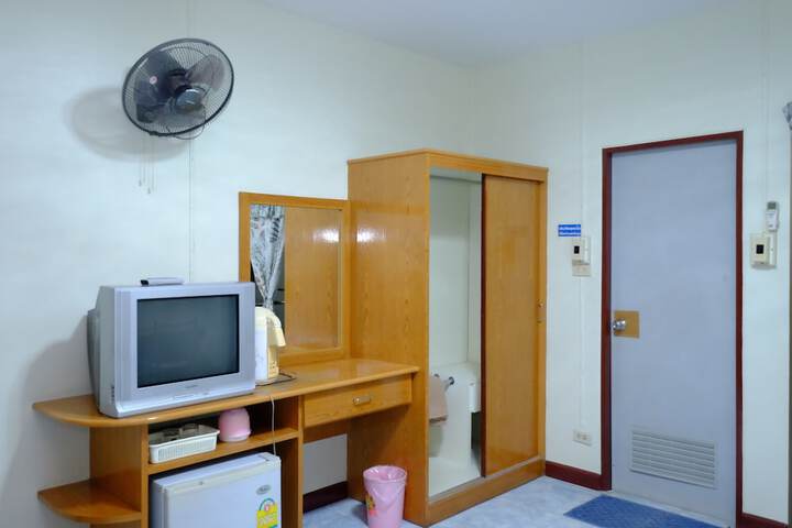 Room 11 of 19
