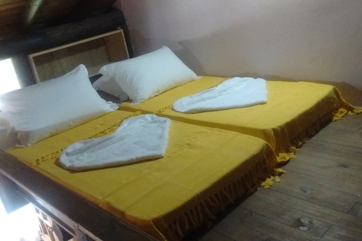 Room 6 of 33