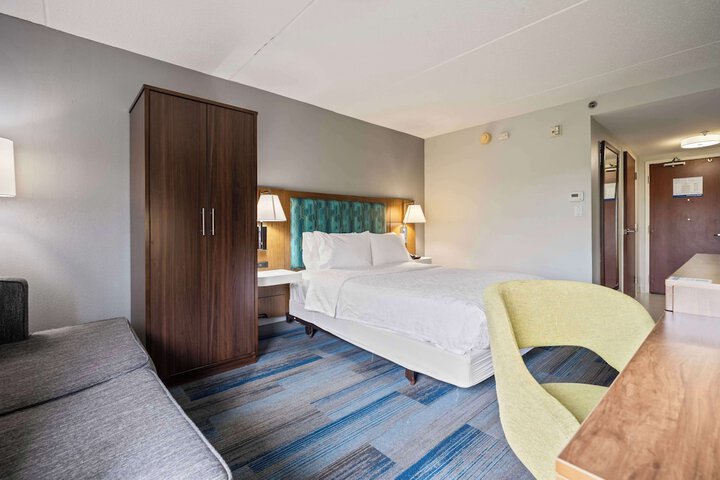 Queen Bed Accessible (2 of 20)