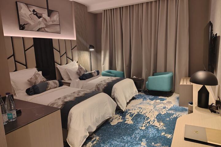 Room 10 of 17