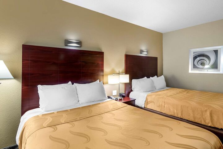 1 Queen Bed (19 of 22)