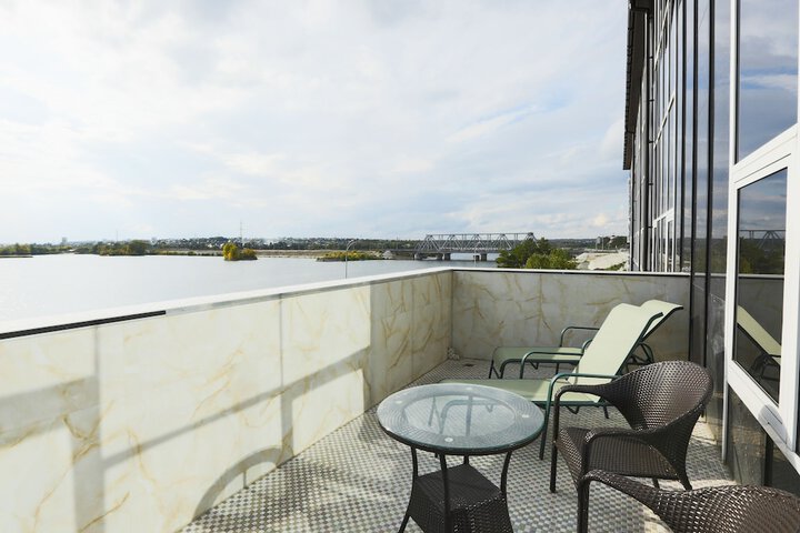 Terrace/Patio 42 of 102