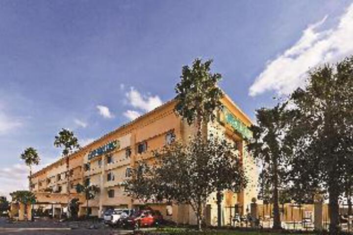 Exterior of La Quinta Inn & Suites by Wyndham Houston NW Brookhollow (Formerly La Quinta Inn Houston Northwest)