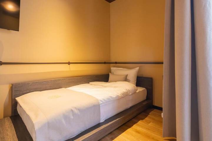 Room 26 of 79