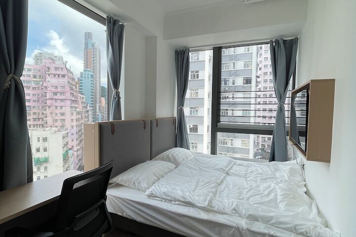 Room 4 of 7