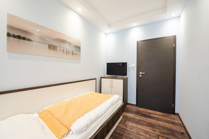 Room 9 of 47