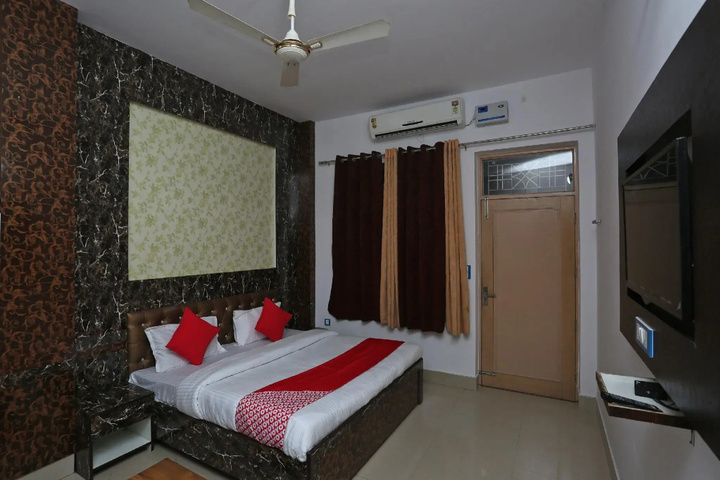 Room 3 of 15
