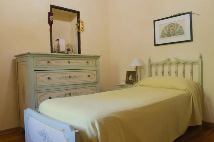 Room 2 of 20