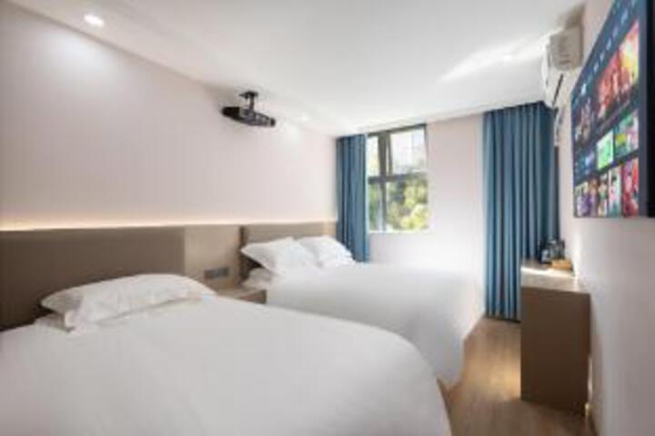 Room 12 of 14