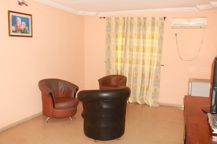 Room 6 of 10