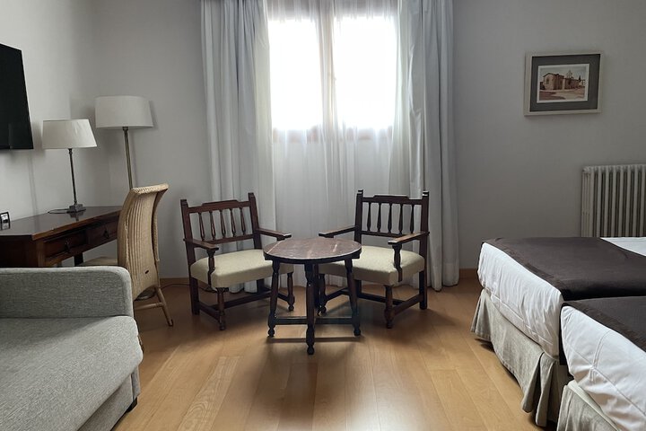 Room 6 of 46