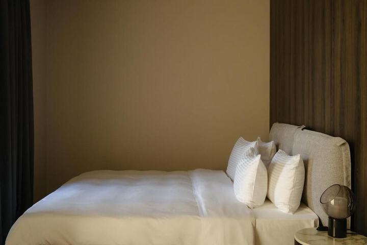 Room 7 of 25