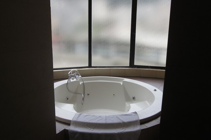 Hot Tub 36 of 64