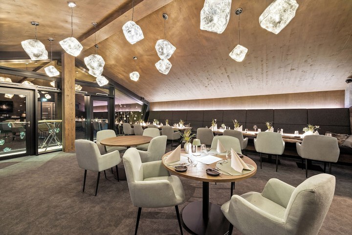 Dining 110 of 132