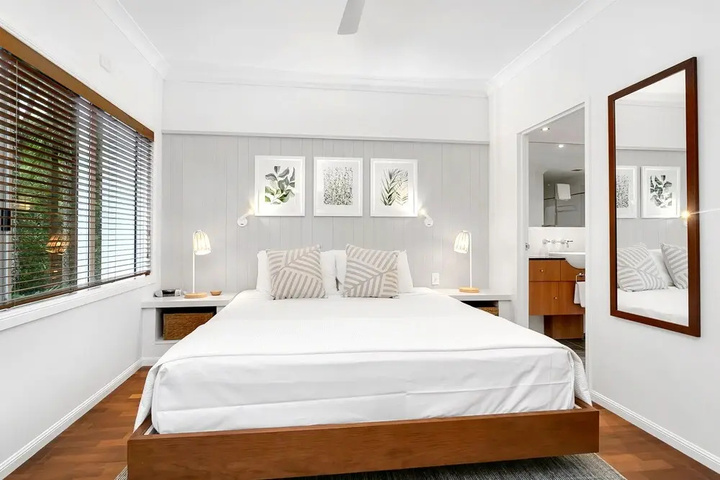Room 4 of 20