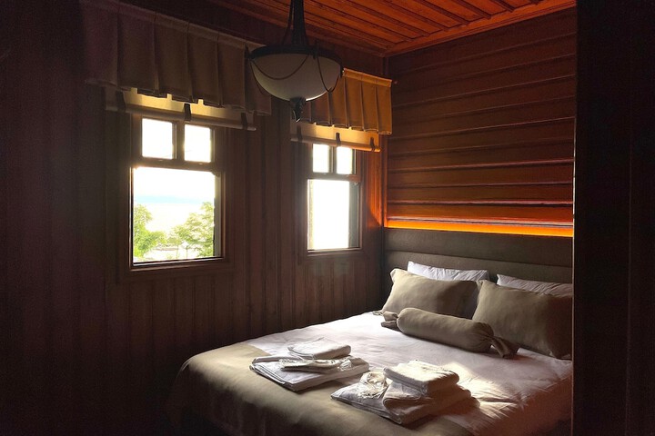 Room 8 of 23