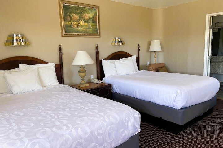 2 Double Beds Accessible (23 of 24)
