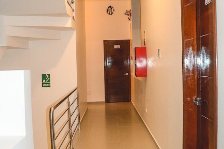 Ballroom/Hall 37 of 39