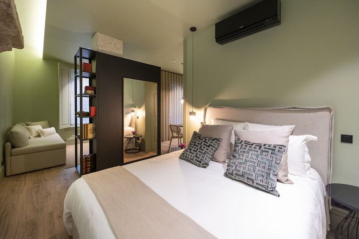 Room 2 of 92