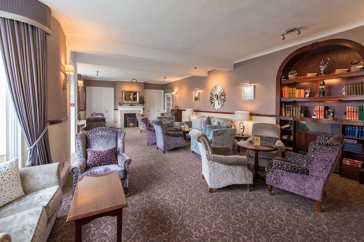 Lounge 60 of 81