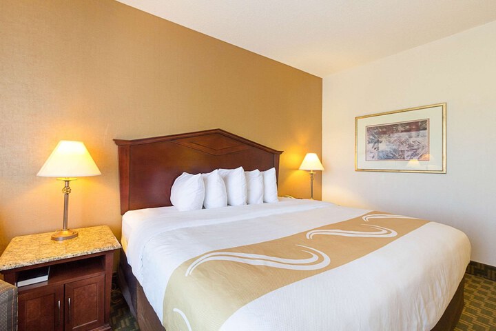 Standard King Bed Accessible (1 of 19)