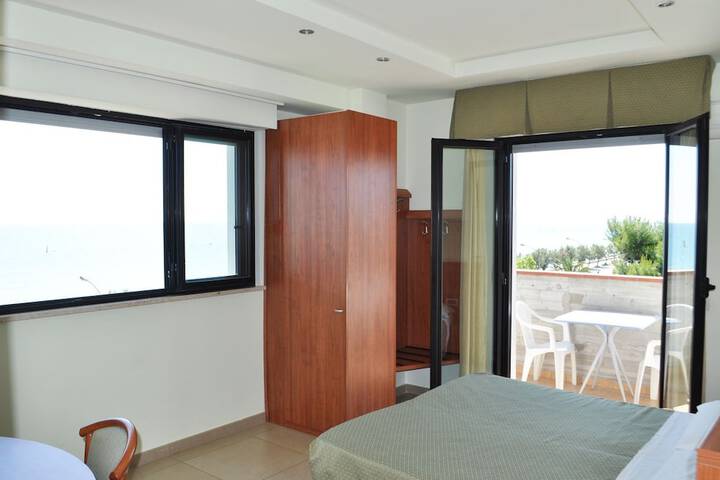 Room 11 of 42