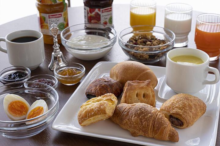 Breakfast/Coffee Service 22 of 34